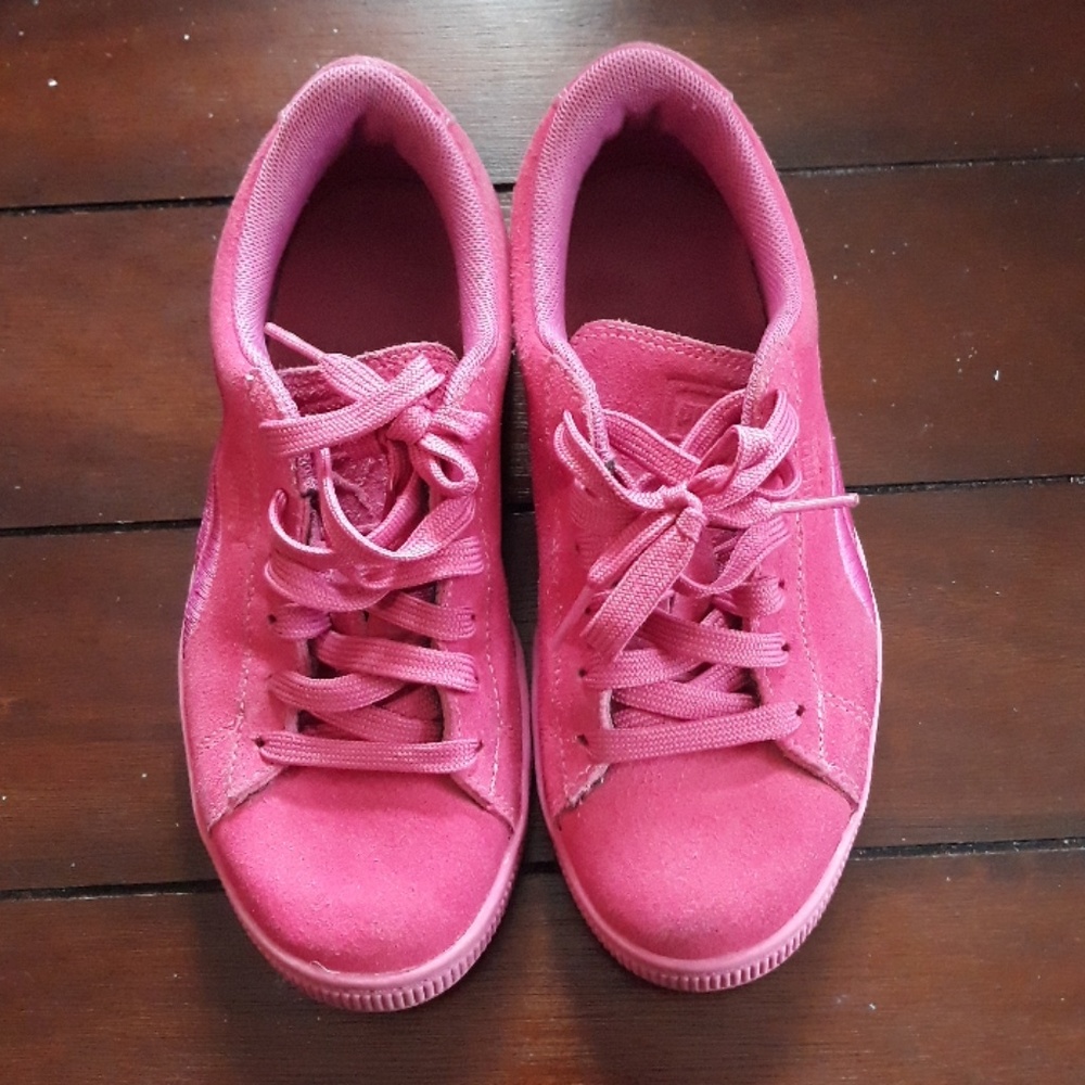 Pink suede Pumas